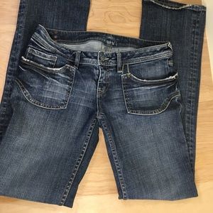 Mavi Tara jeans with extended round pockets